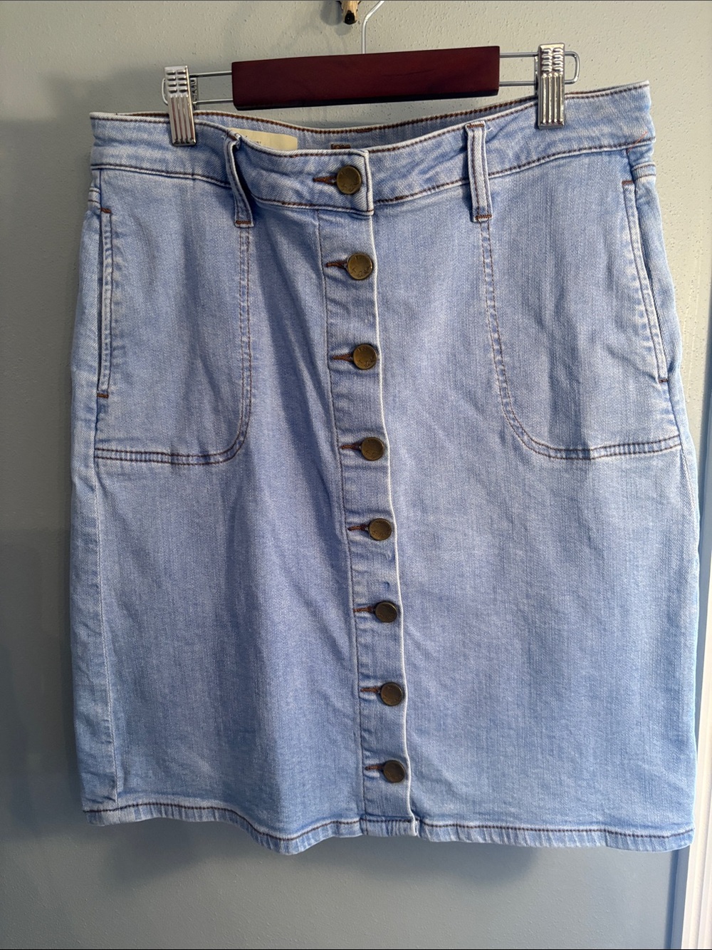 KUT from the Kloth, Cindy button, front denim skirt, light blue size 8, ANTHRO
